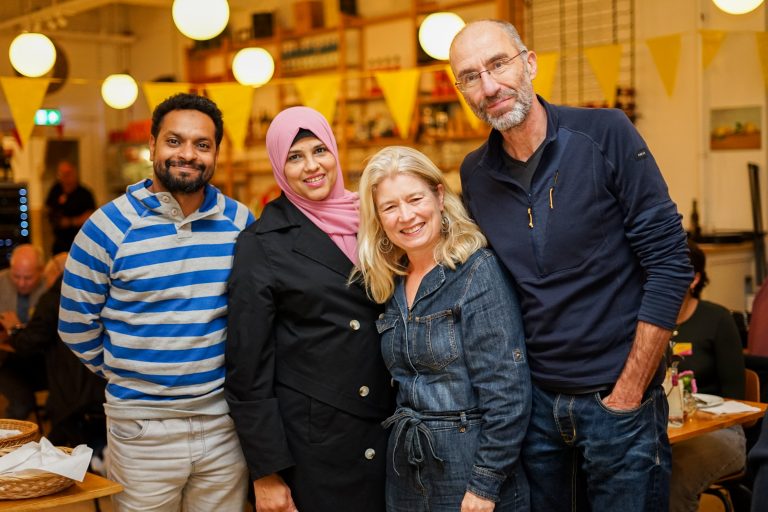 “Waarom het zo gezellig is? We lachen alleen maar”
