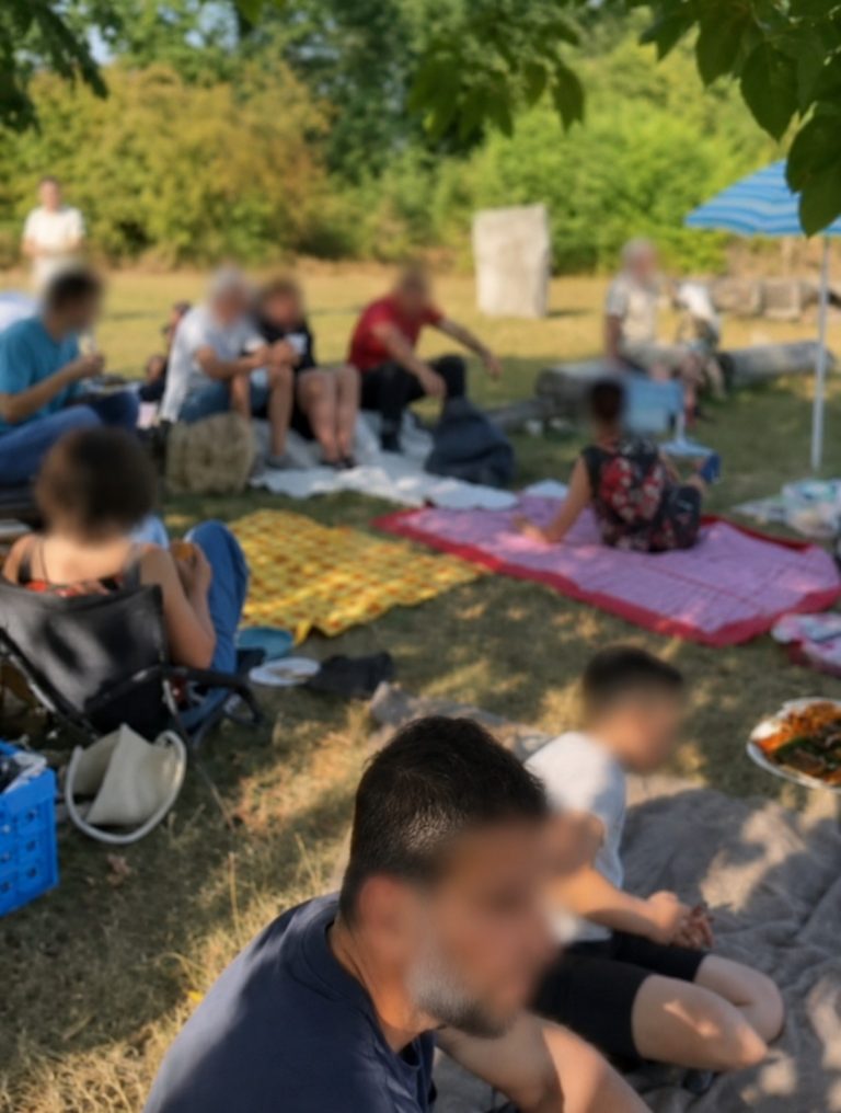 Samen op een picknickkleedje in Ooij: een BBQ vol Buddy to Buddy energie!